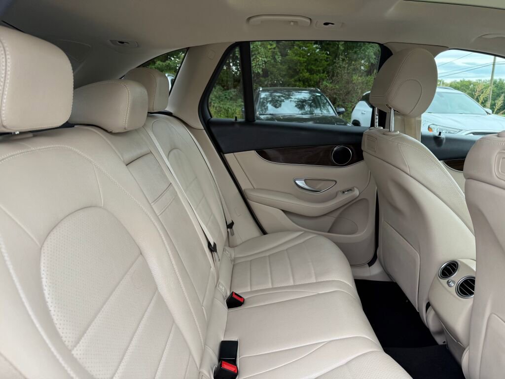 Used 2019 Mercedes-Benz GLC 300 4MATIC image 25
