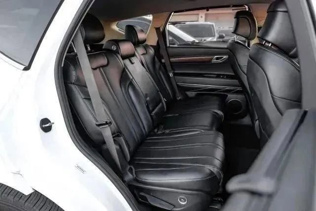 Used 2024 Genesis GV80 2.5T image 46