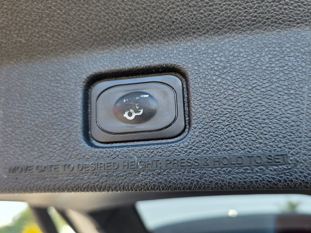 Used 2018 Ford Explorer XLT w/ Equipment Group 201A FWD image 12