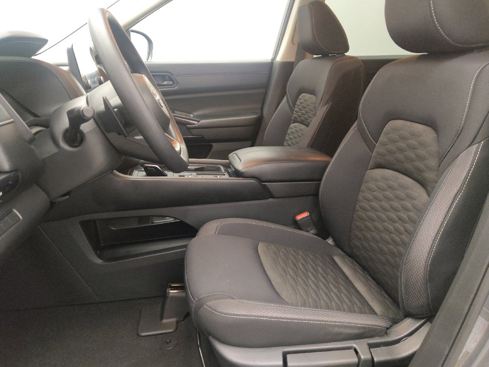 Used 2023 Nissan Pathfinder S image 17