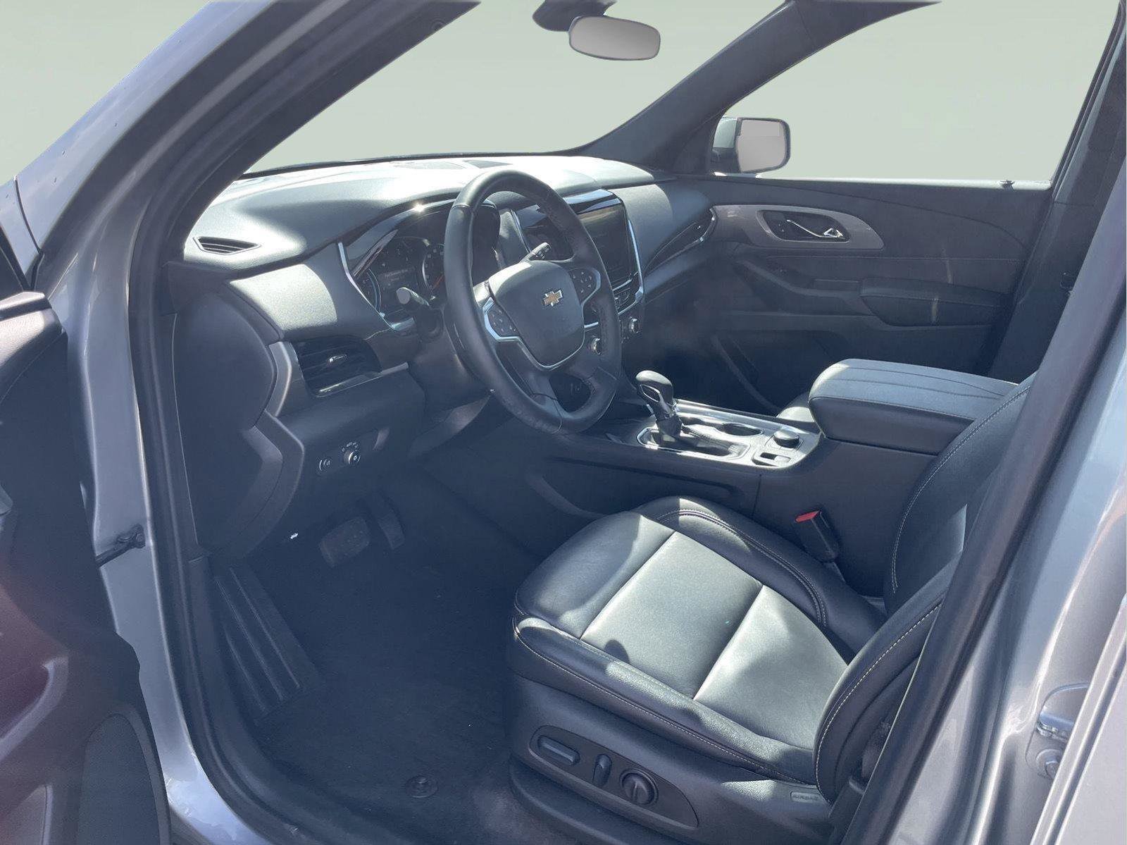 Used 2023 Chevrolet Traverse LT AWD/4WD image 13