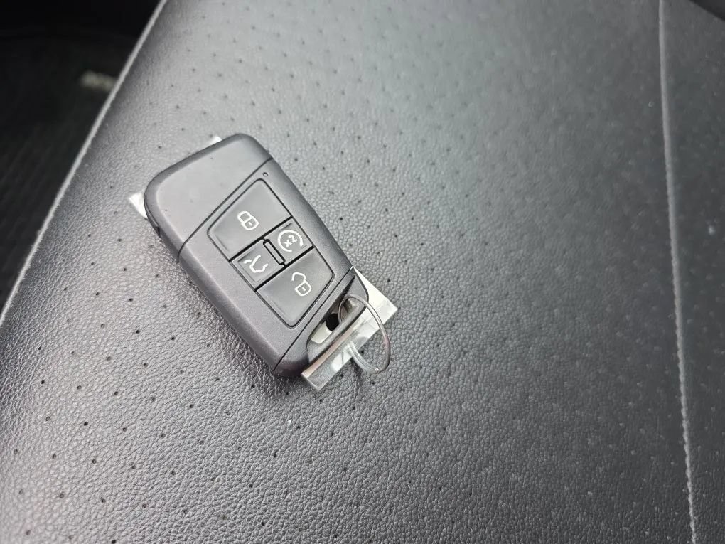 Used 2018 Volkswagen Tiguan SEL AWD/4WD image 40