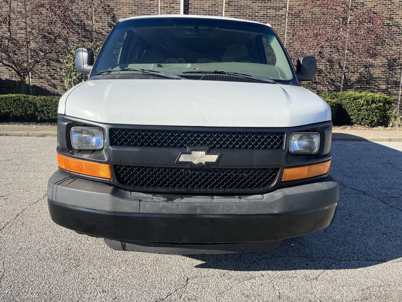 Used 2010 Chevrolet Express 1500 LS image 3