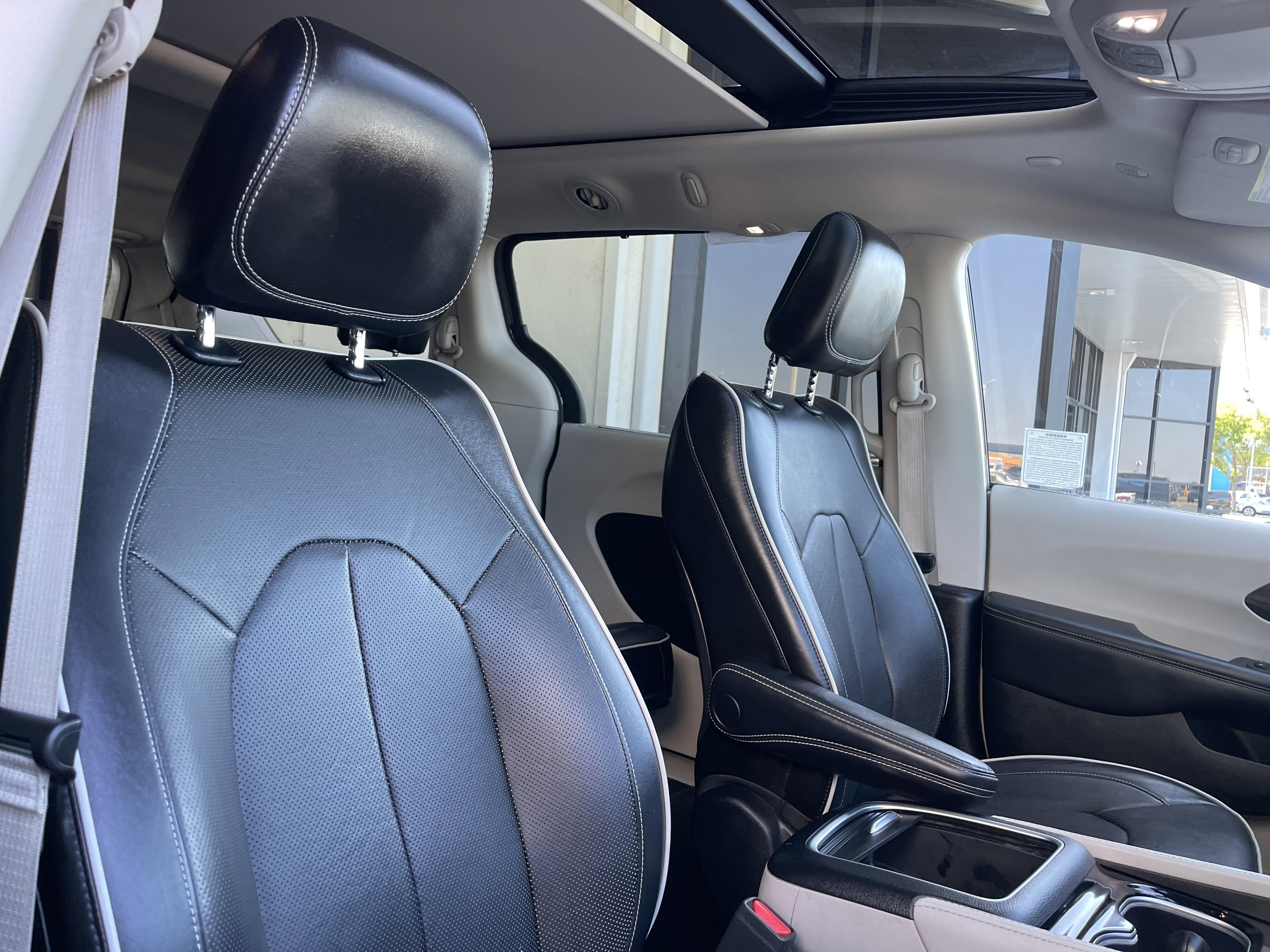 Used 2022 Chrysler Pacifica Limited FWD image 26