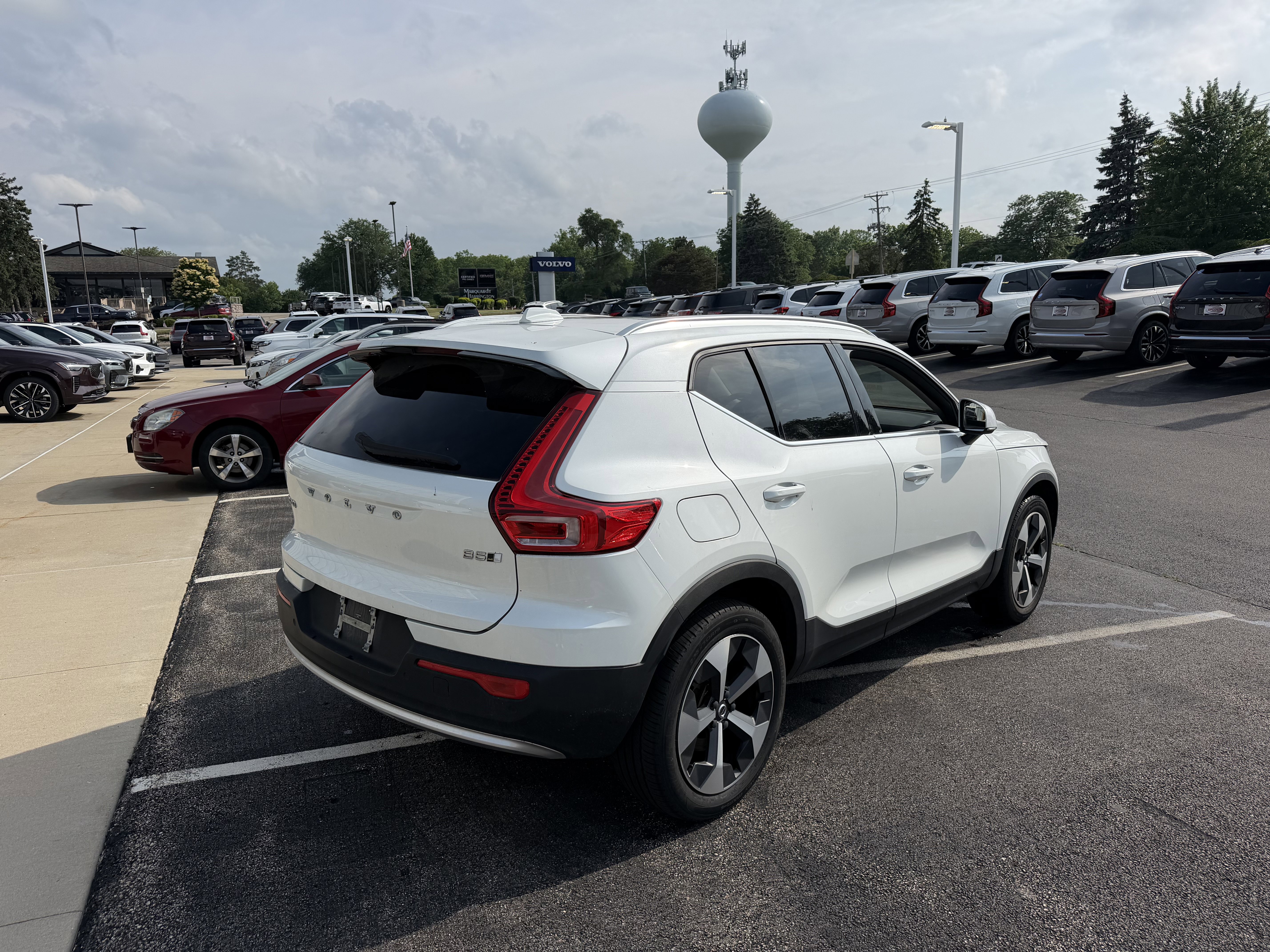 Used 2023 Volvo XC40 B5 Plus w/ Protection Package Premier AWD/4WD image 4
