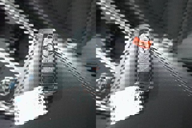 Used 2022 Ford Explorer XLT image 31