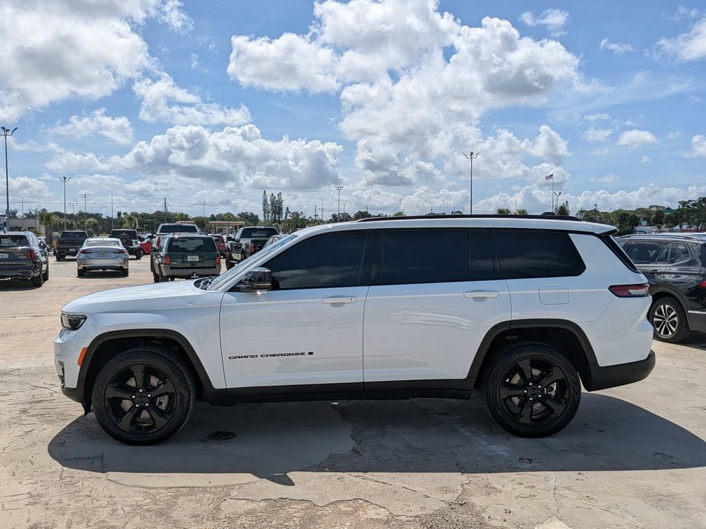 Used 2025 Jeep Grand Cherokee L Limited w/ Black Appearance Package RWD image 5