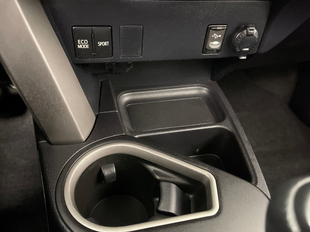 Used 2016 Toyota RAV4 LE image 29
