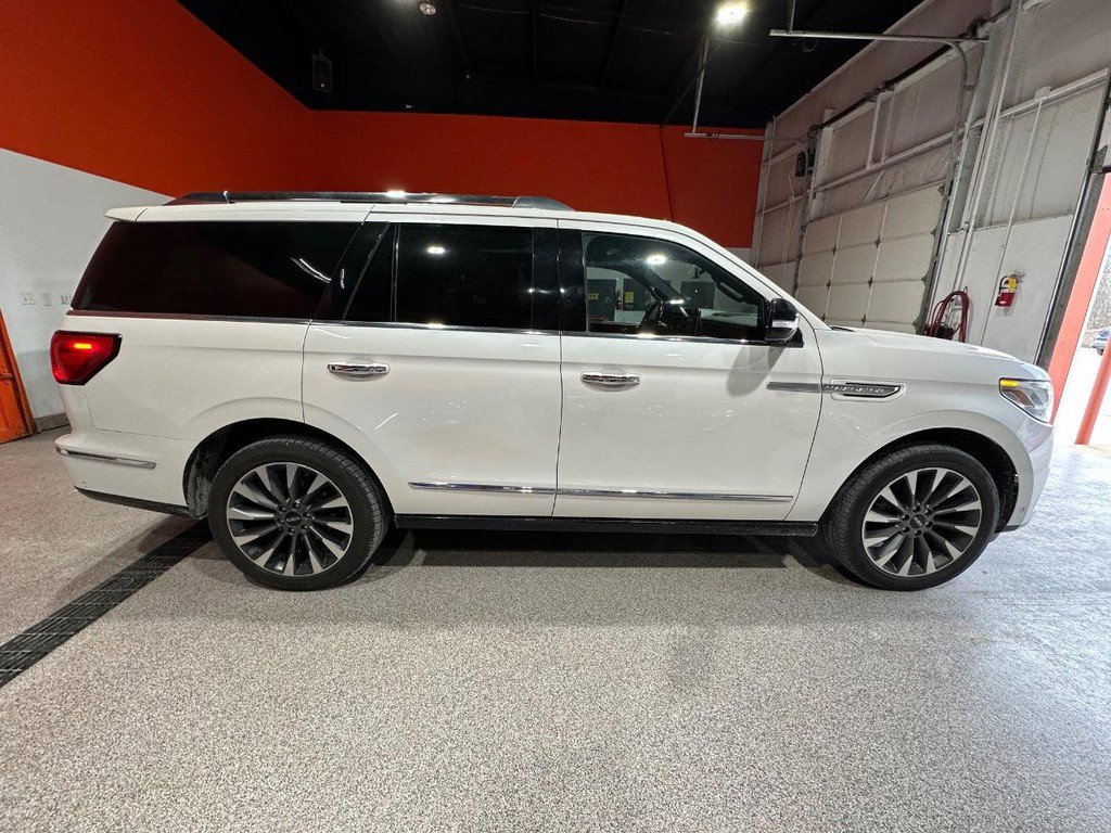 Used 2018 Lincoln Navigator Select w/ Technology Package image 2
