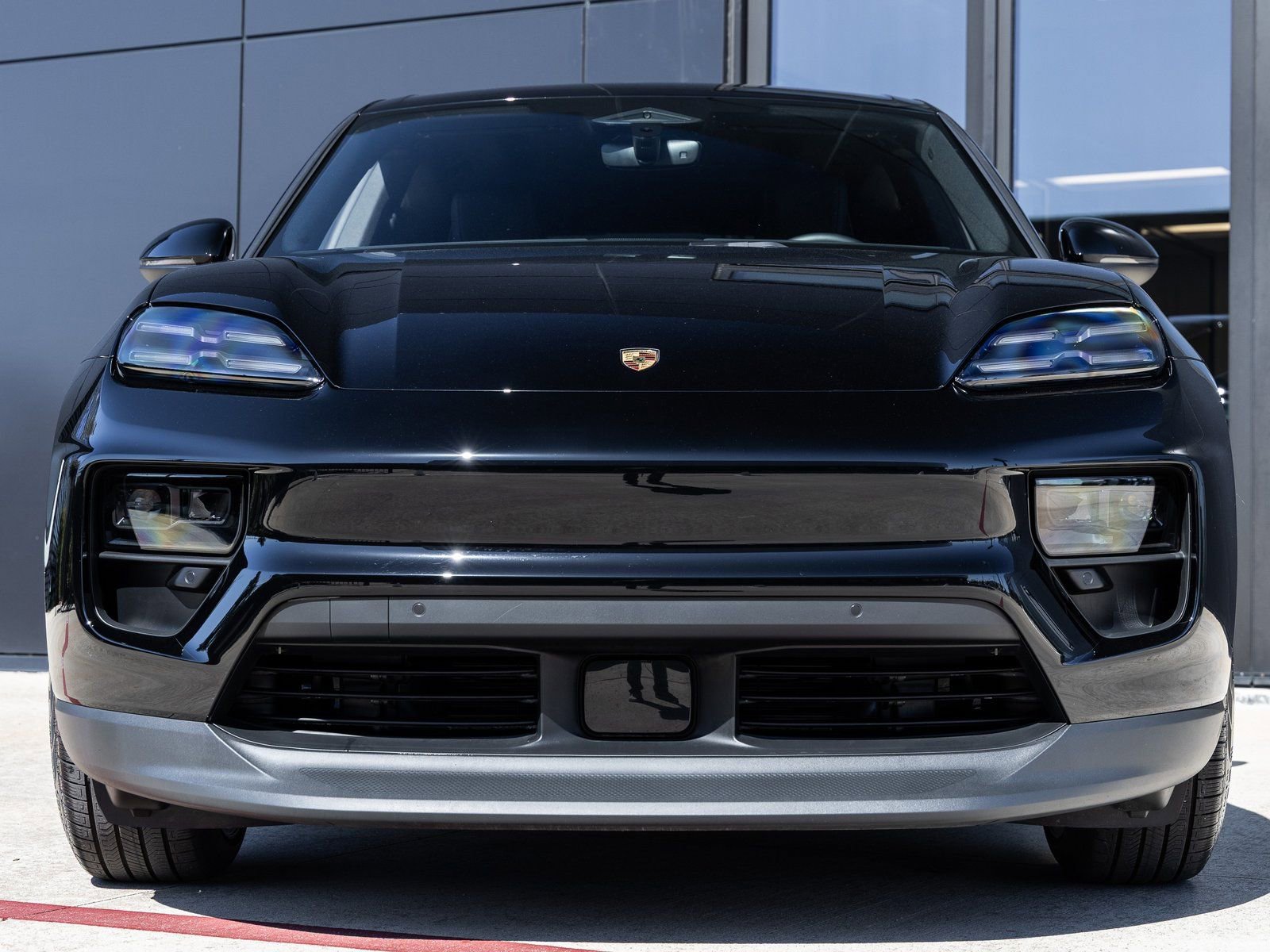 Certified 2025 Porsche Macan Electric image 8