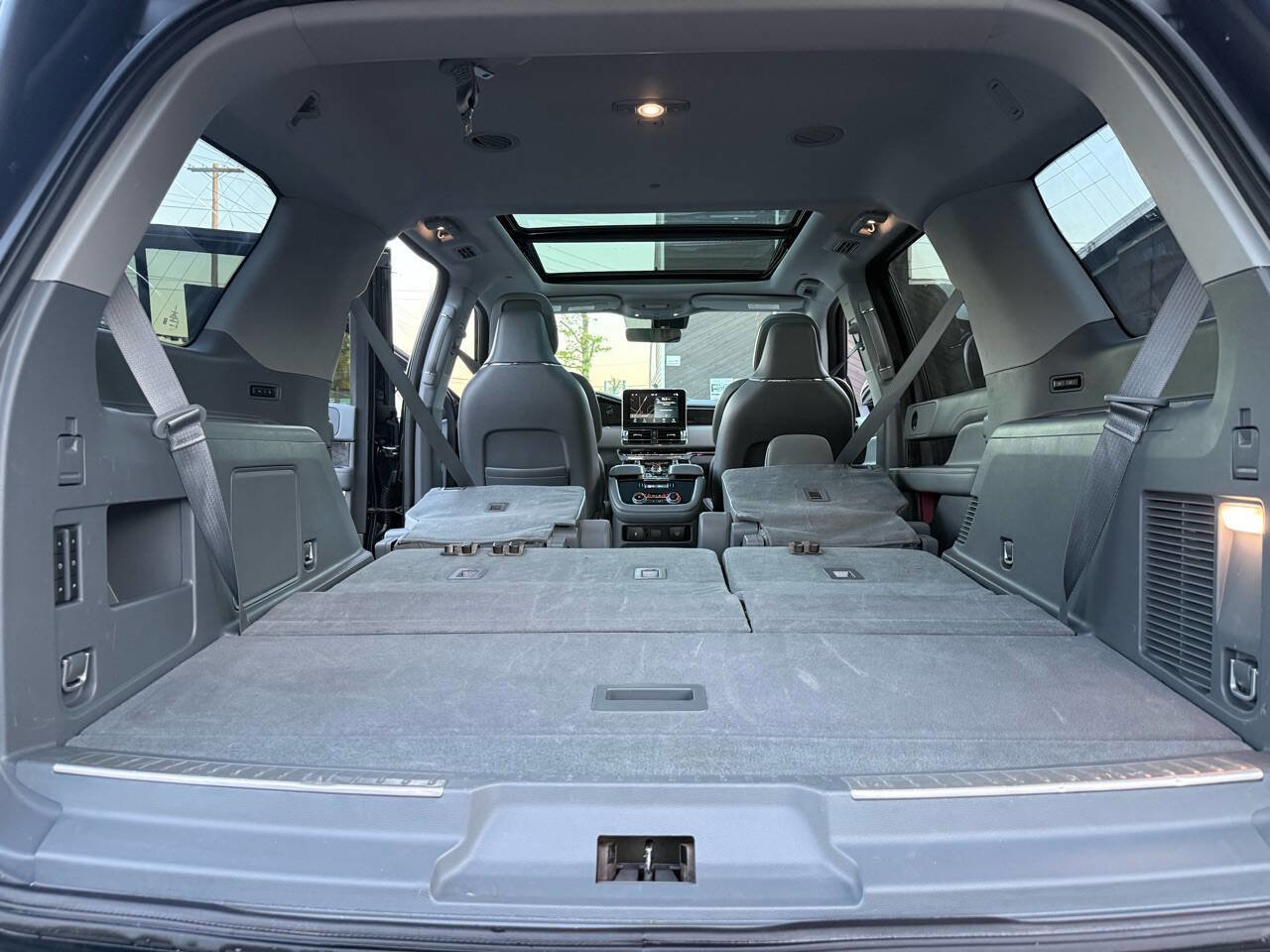 Used 2018 Lincoln Navigator Reserve AWD/4WD image 13