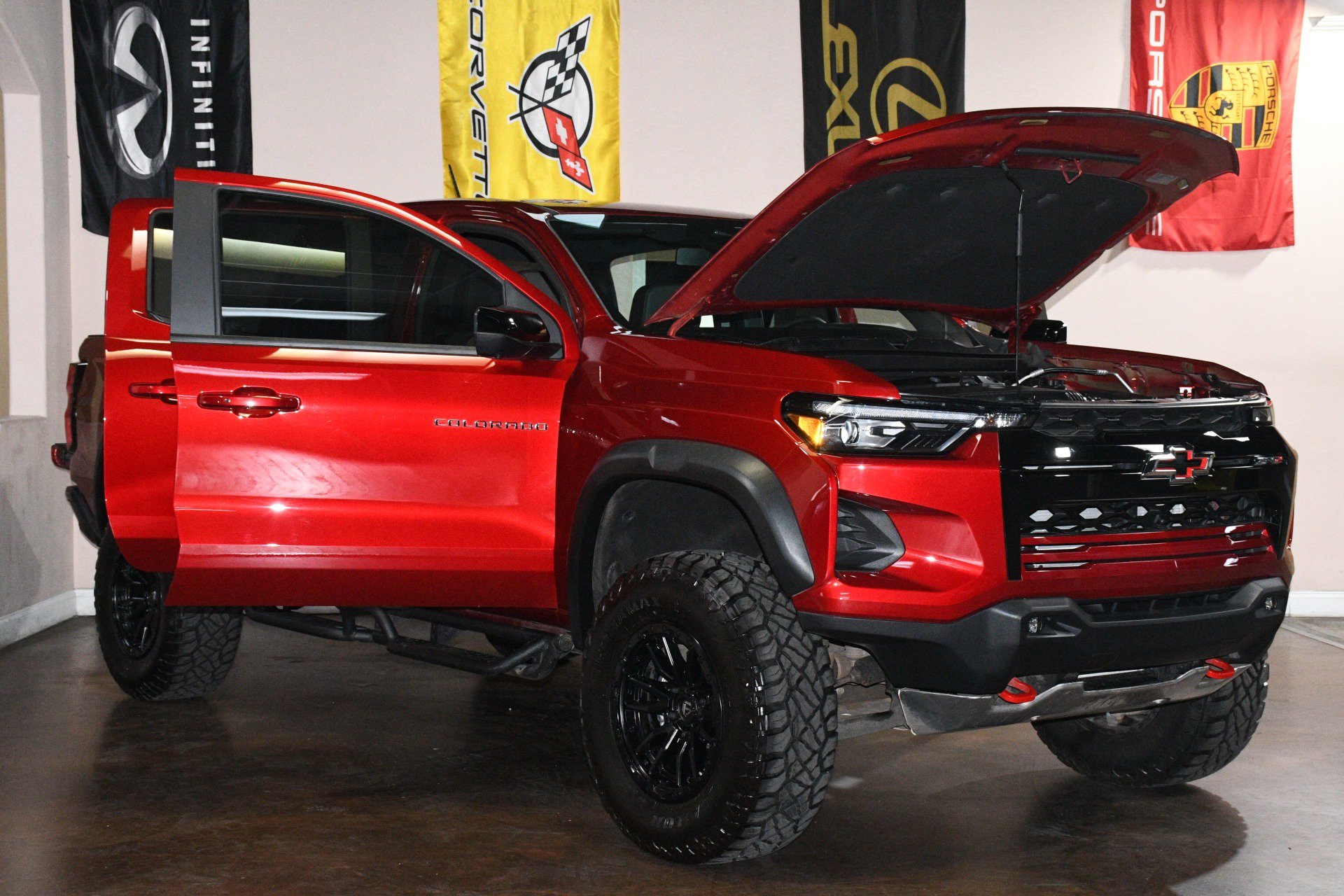 Used 2025 Chevrolet Colorado ZR2 w/ Technology Package AWD/4WD image 89