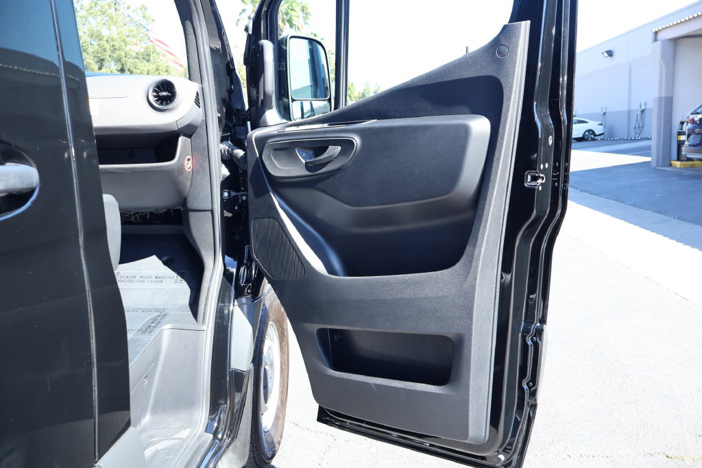 Used 2025 Mercedes-Benz Sprinter 2500 image 11