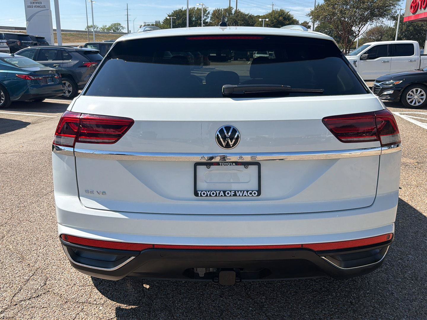 Used 2023 Volkswagen Atlas Cross Sport SE w/ Panoramic Sunroof Package FWD image 4