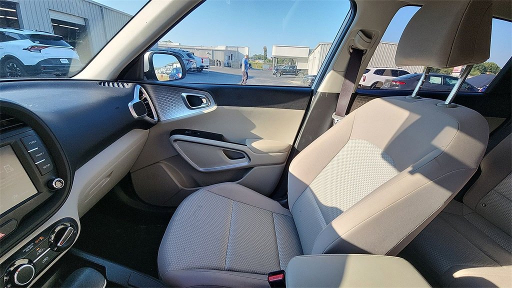 Used 2022 Kia Soul LX w/ Technology Package image 11