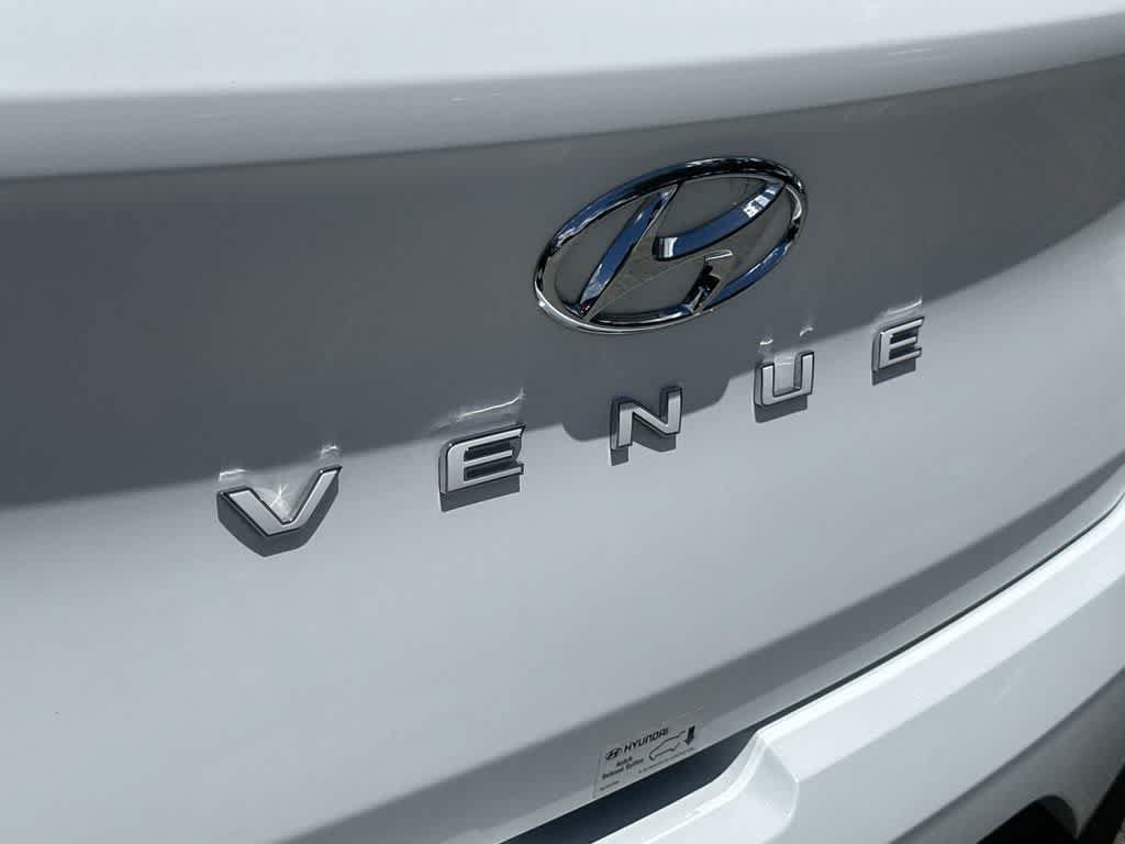 Used 2025 Hyundai Venue SEL FWD image 11