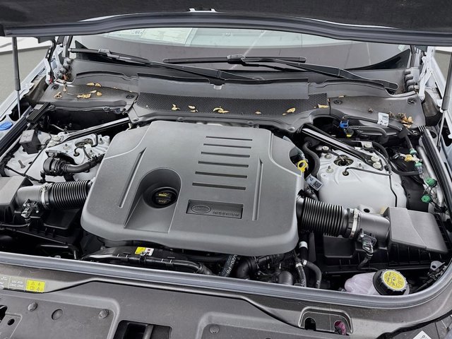 Used 2025 Land Rover Discovery Dynamic SE image 32