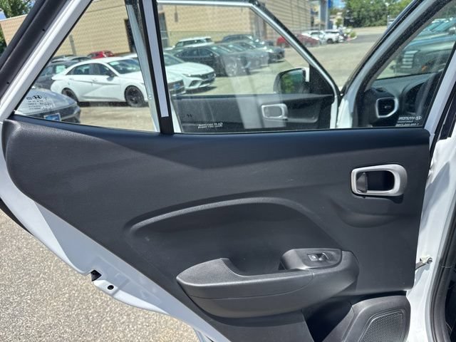 Used 2024 Hyundai Venue SE FWD image 31