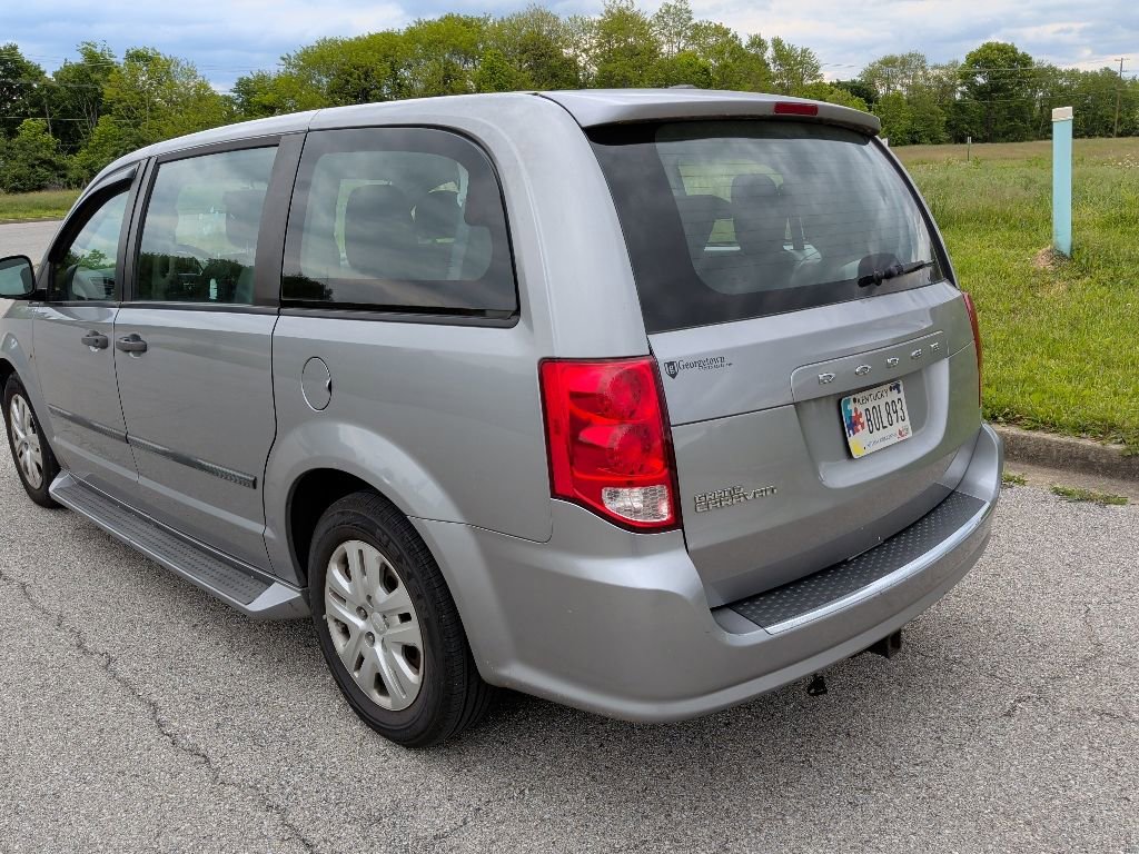 Used 2015 Dodge Grand Caravan American Value Package w/ UConnect Hands-Free Group FWD image 4