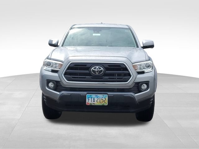 Used 2019 Toyota Tacoma SR5 w/ SR5 Appearance Package (SM) AWD/4WD image 2
