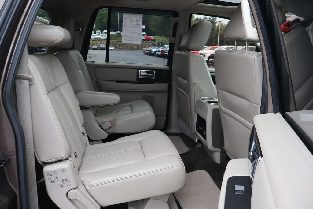 Used 2017 Lincoln Navigator L Select AWD/4WD image 26