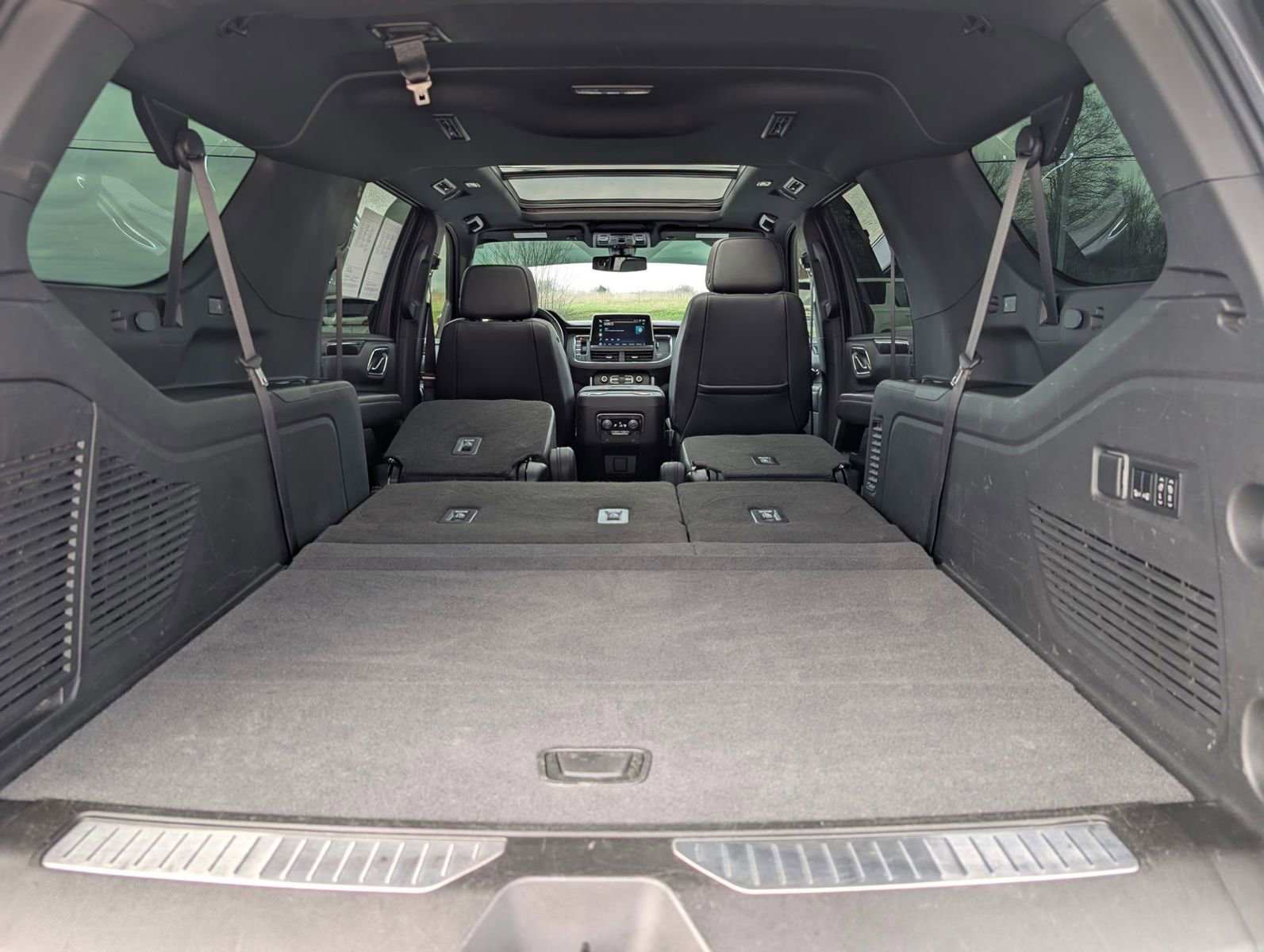 Used 2022 Chevrolet Suburban RST w/ Luxury Package AWD/4WD image 36