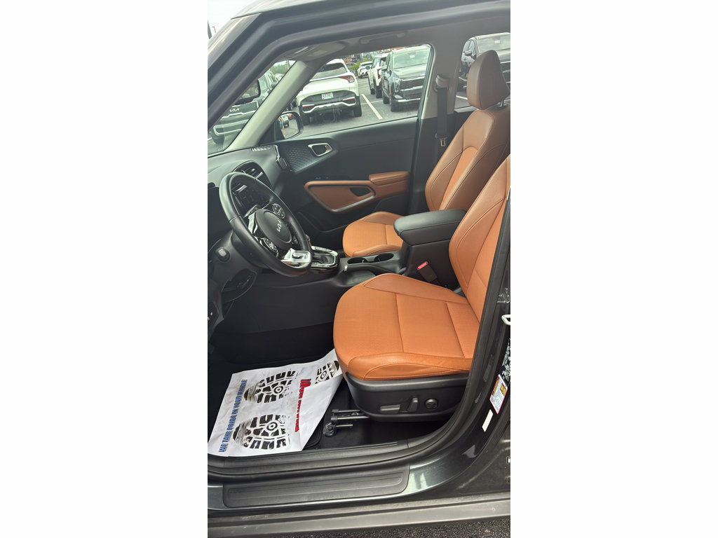 Used 2024 Kia Soul EX w/ Option Group 015 FWD image 11