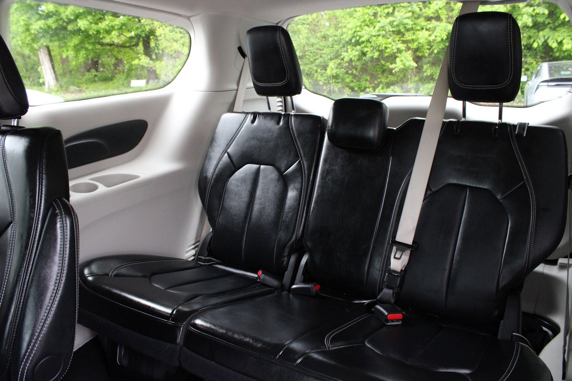 Used 2024 Chrysler Pacifica Touring-L FWD image 19