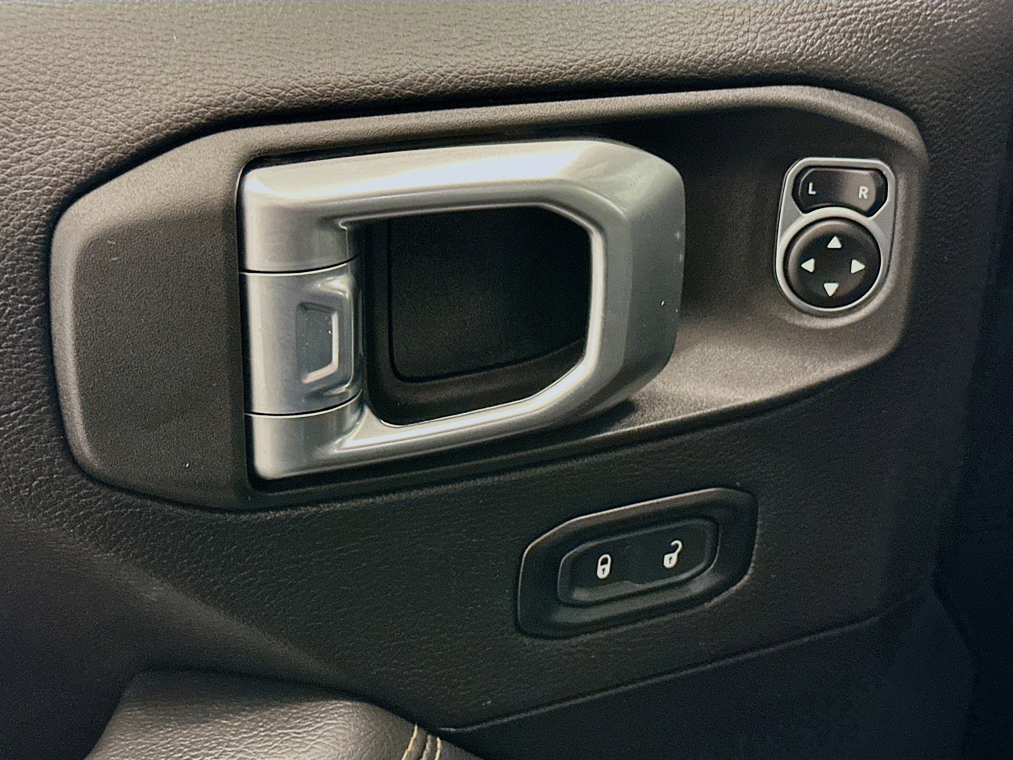 Used 2021 Jeep Wrangler Unlimited Sahara AWD/4WD image 15