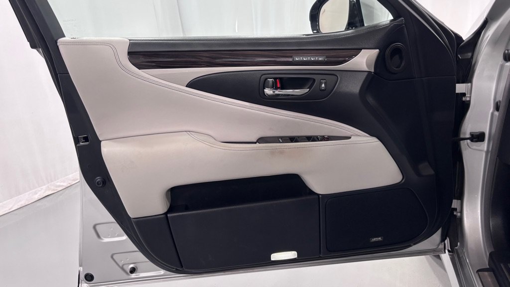 Used 2017 Lexus LS 460 w/ Comfort Package RWD image 17