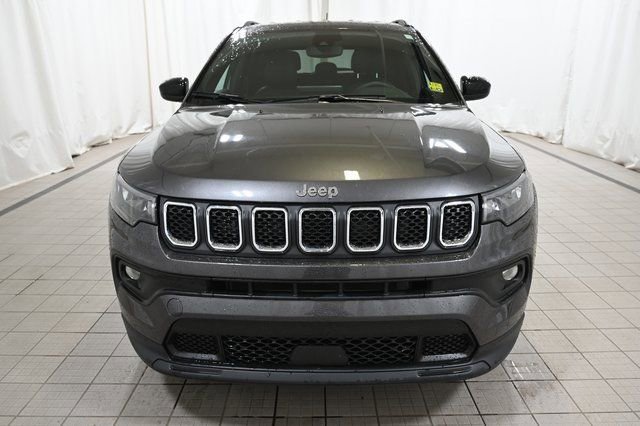 Used 2024 Jeep Compass Latitude image 15
