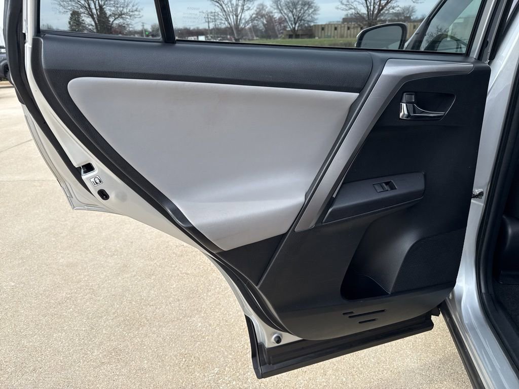 Used 2016 Toyota RAV4 XLE w/ Convenience Package image 18