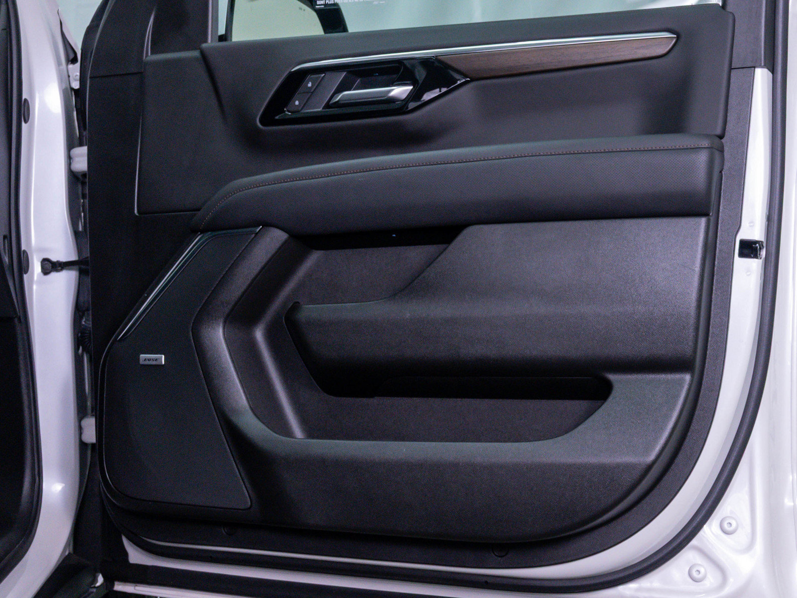 Used 2025 Chevrolet Tahoe High Country AWD/4WD image 10