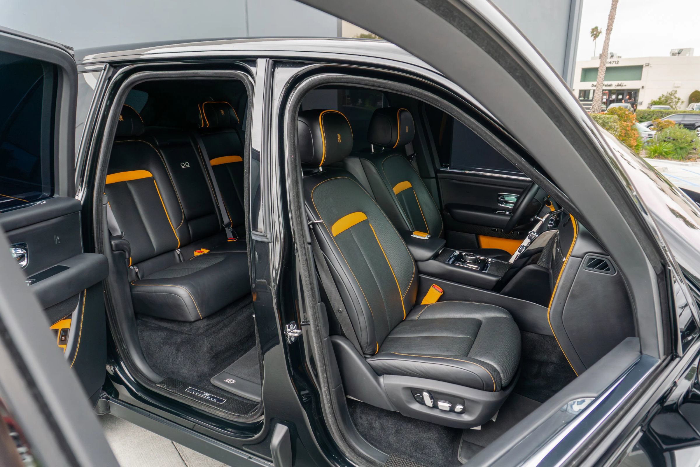 Used 2023 Rolls-Royce Cullinan Black Badge w/ Leather Finishing Pack image 13