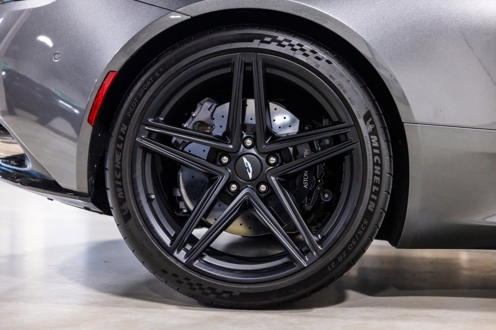 Used 2024 Aston Martin DB12 Coupe image 26