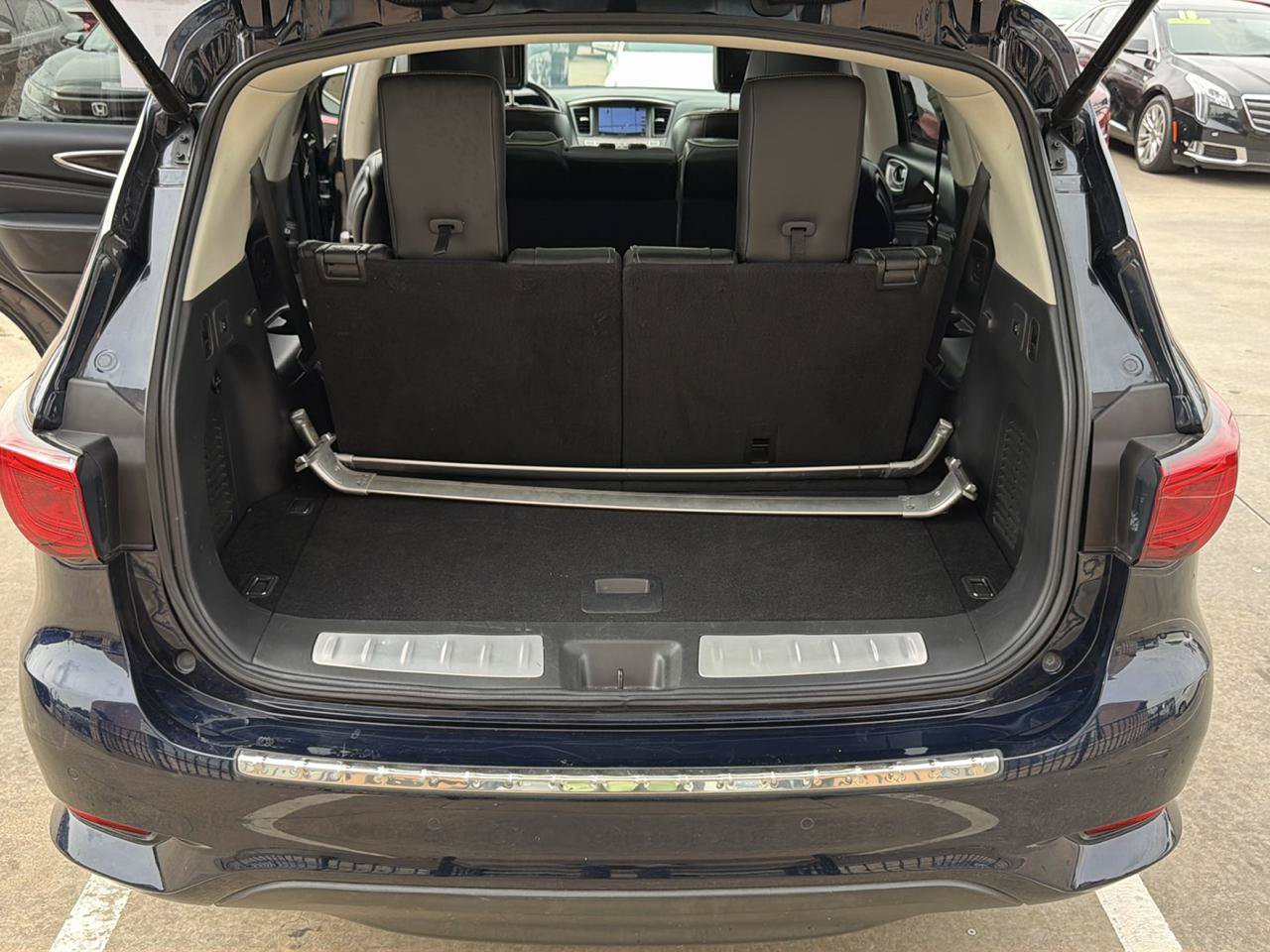 Used 2017 INFINITI QX60 Luxe w/ Deluxe Technology Package AWD/4WD image 45