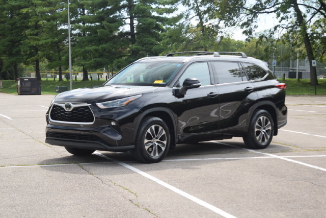 Used 2021 Toyota Highlander XLE FWD image 24