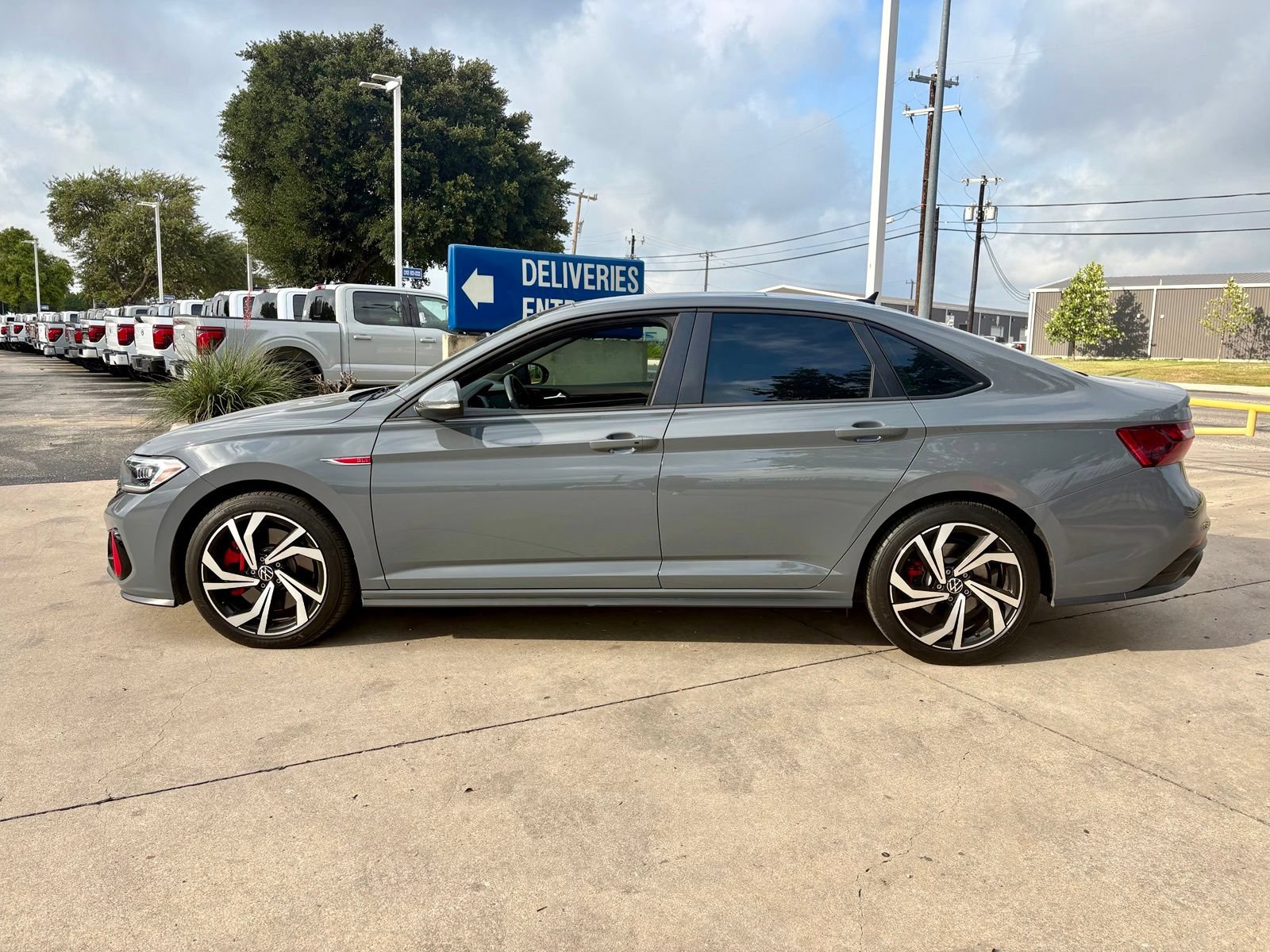 Used 2023 Volkswagen Jetta GLI Autobahn FWD image 4