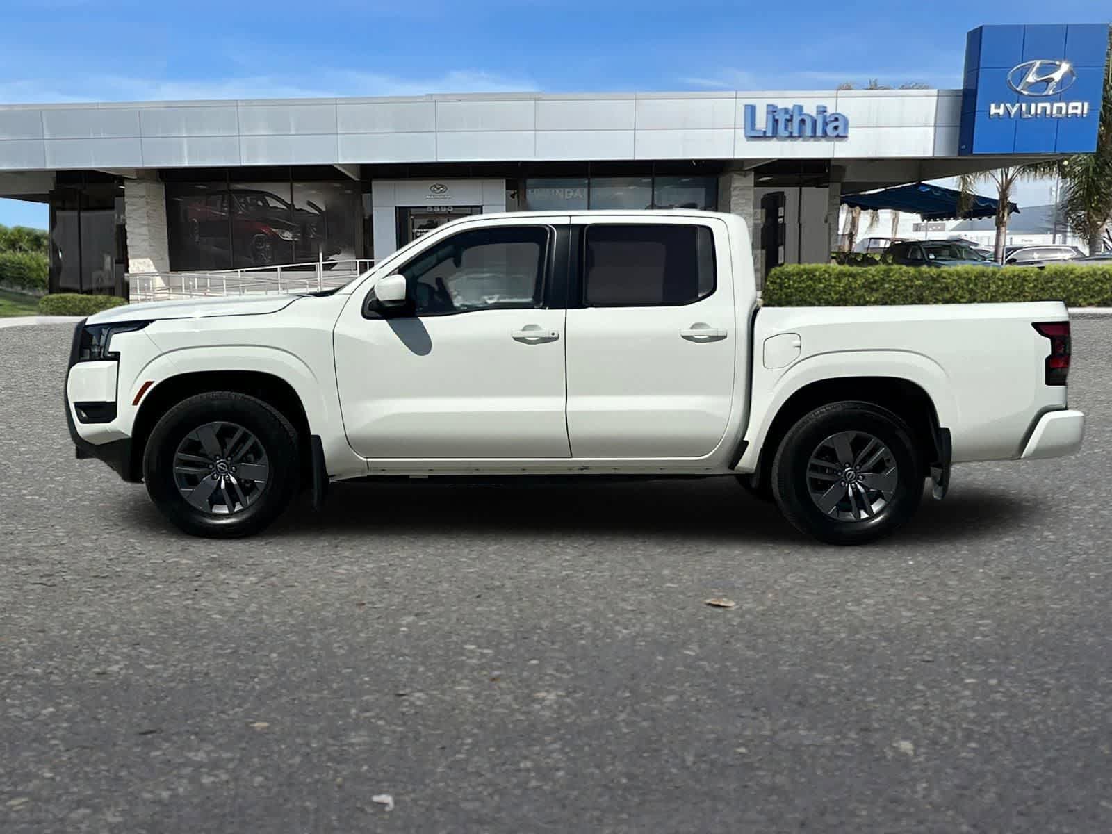 Used 2025 Nissan Frontier SV w/ Tow Package RWD image 6