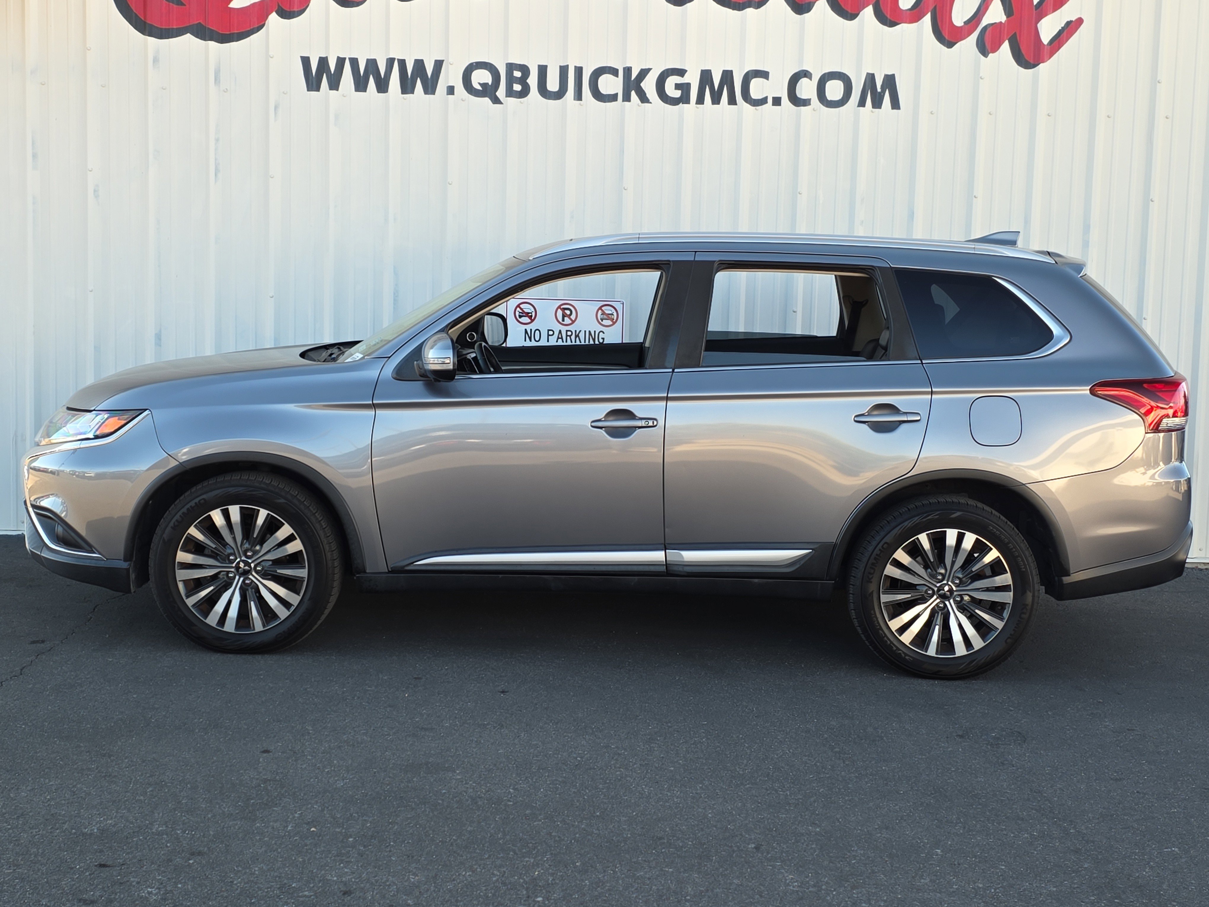 Used 2020 Mitsubishi Outlander LE image 4
