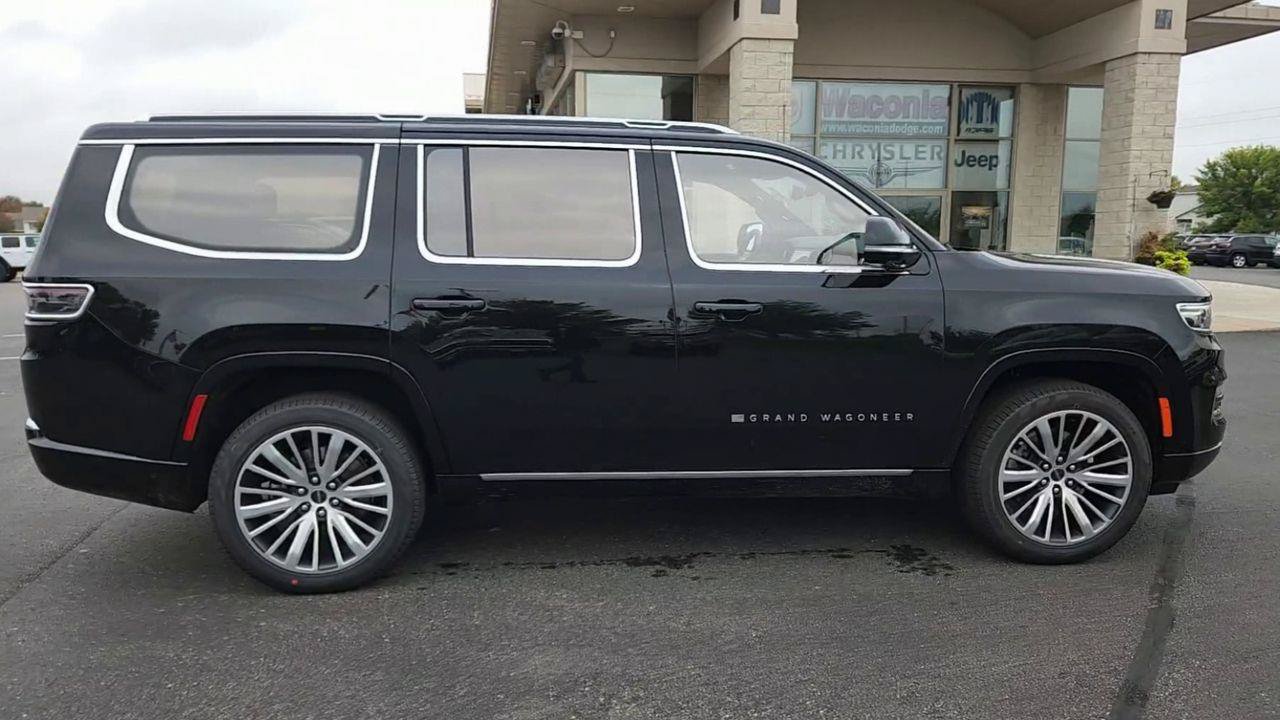 New 2023 Jeep Grand Wagoneer Series III w/ HD Trailer Tow Package AWD/4WD image 10