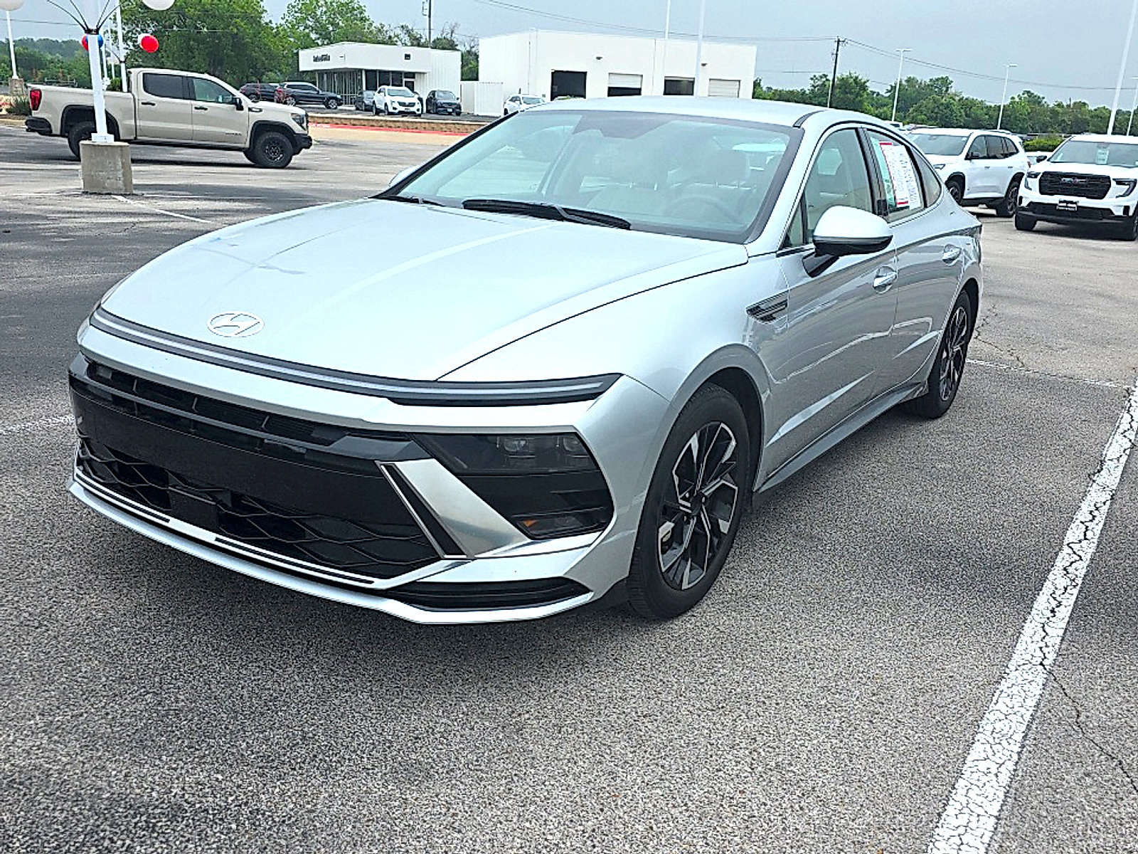 Used 2025 Hyundai Sonata SEL FWD image 2