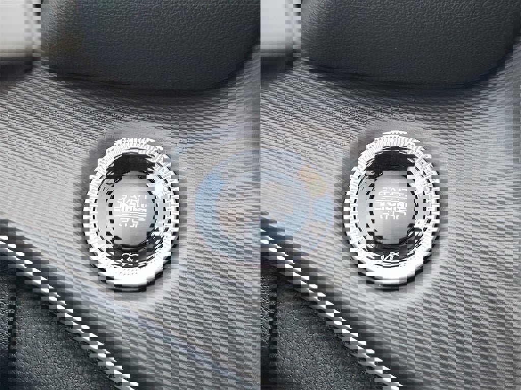 New 2025 Jeep Grand Cherokee Altitude image 15