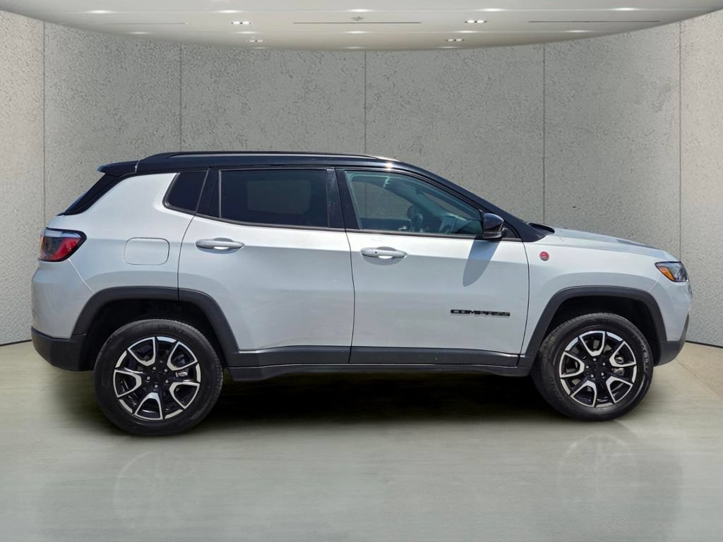 Used 2024 Jeep Compass Trailhawk AWD/4WD image 6