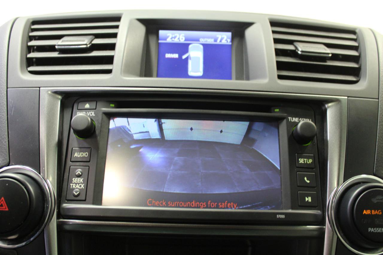 Used 2013 Toyota Highlander SE FWD image 14