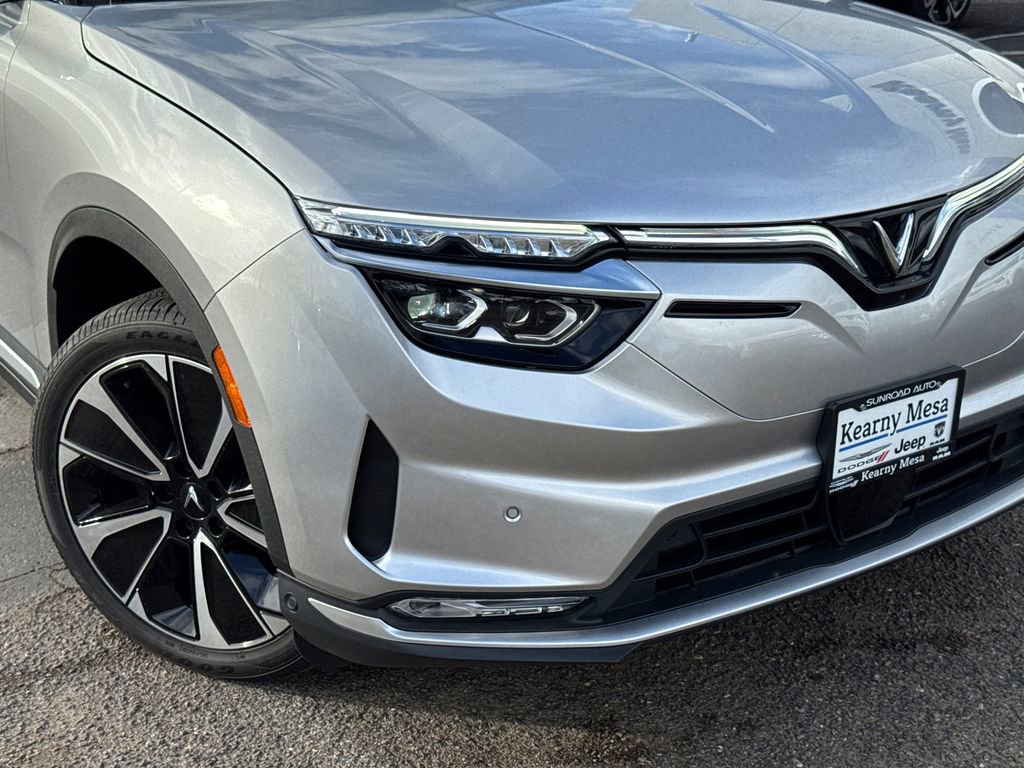 New 2025 VinFast VF 8 Plus AWD/4WD image 6