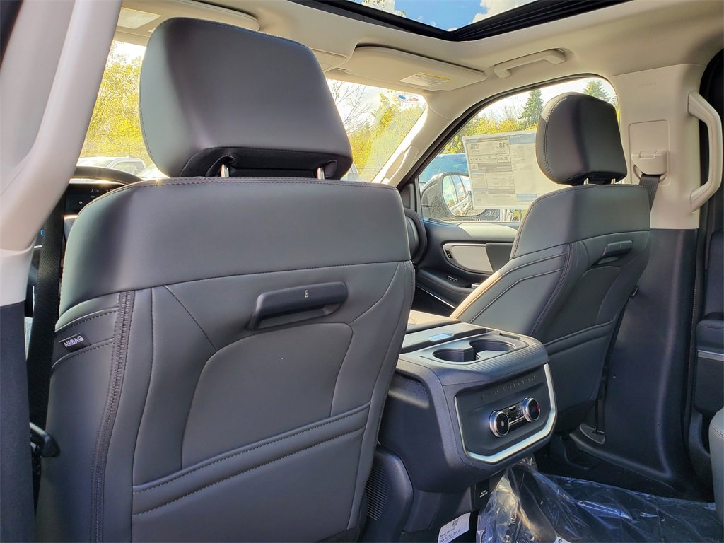 New 2025 Ford Expedition Active image 27