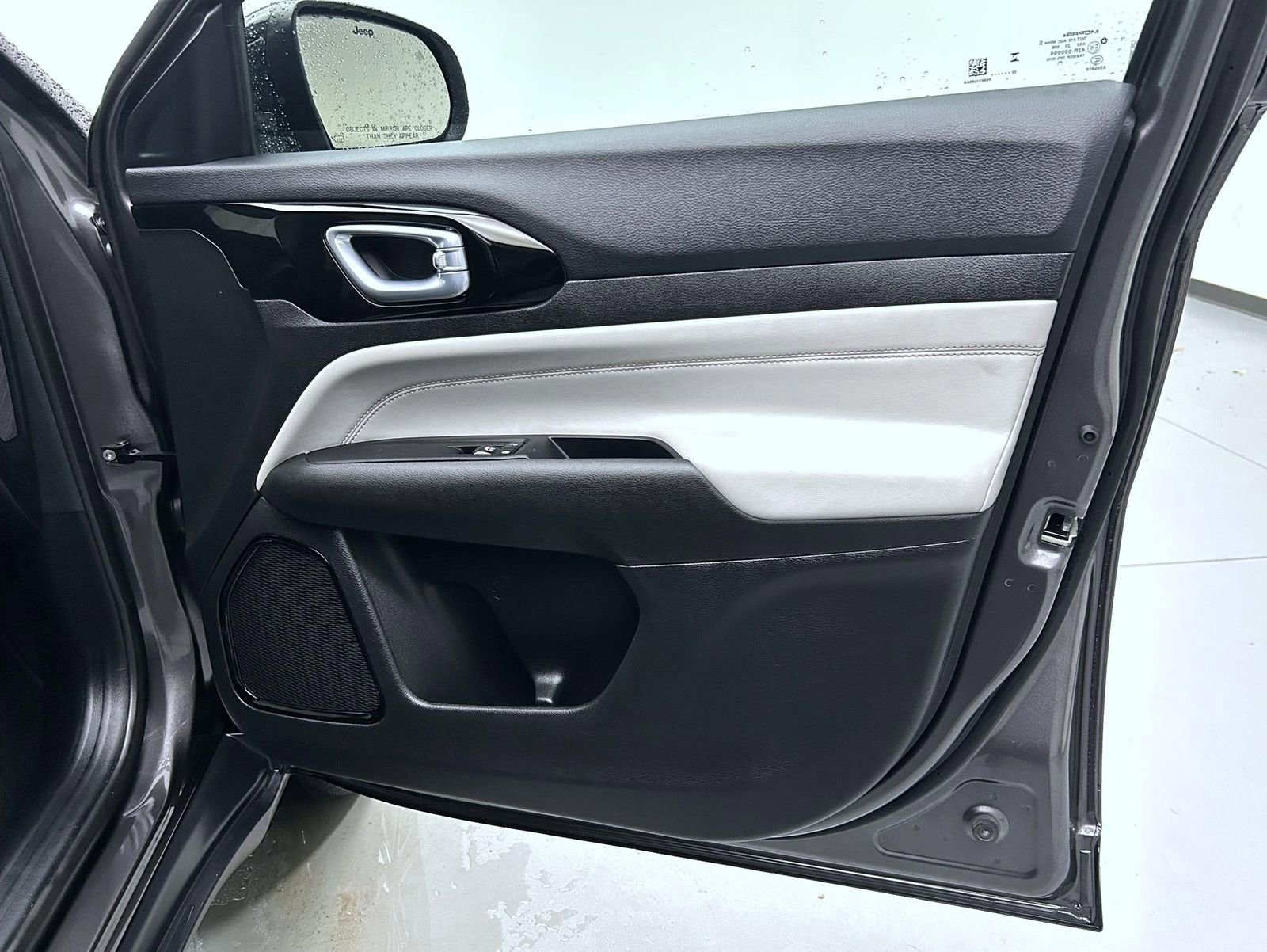 Used 2024 Jeep Compass Limited image 16