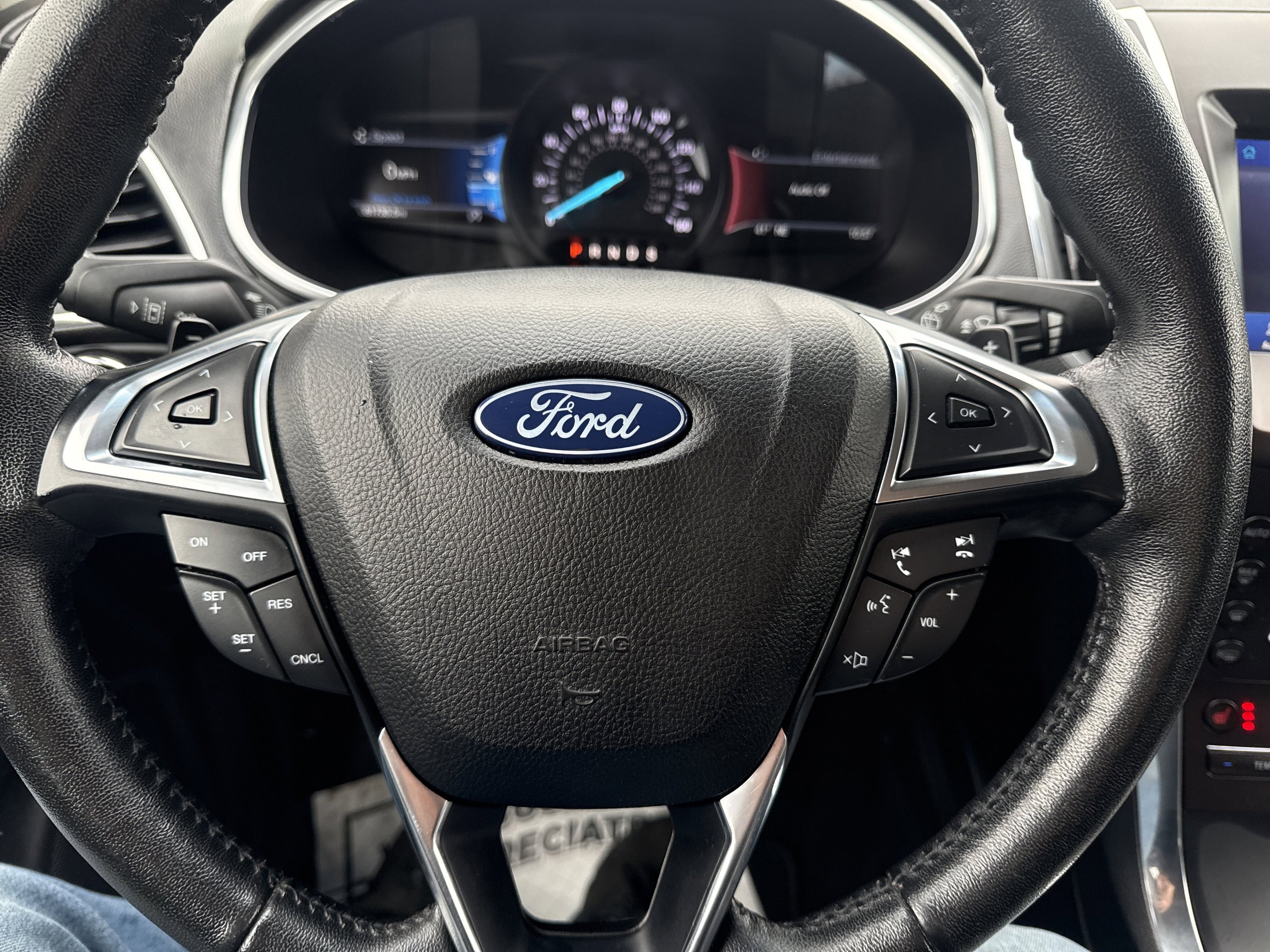 Used 2020 Ford Edge Titanium image 26