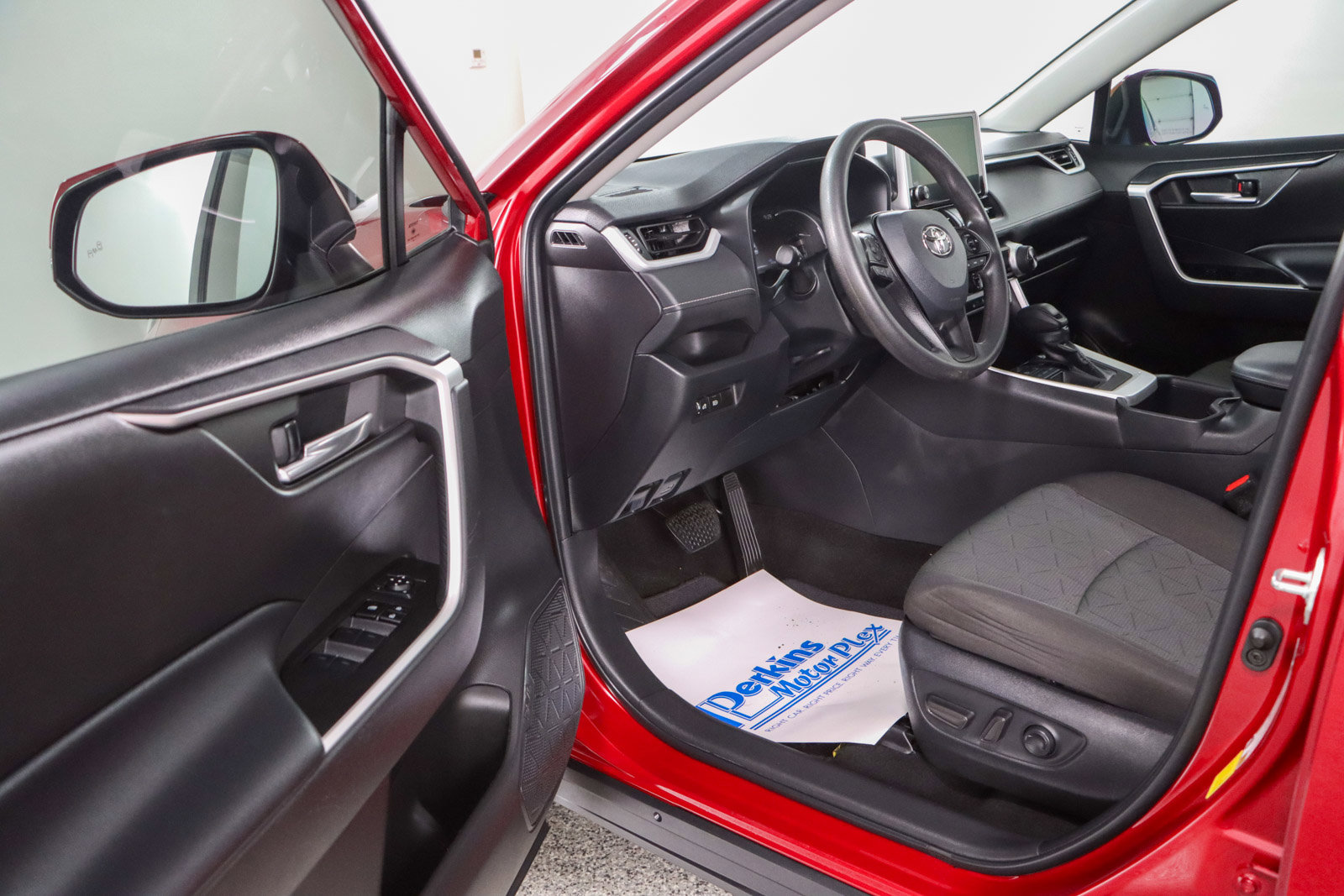 Used 2023 Toyota RAV4 XLE image 3